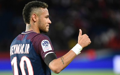 正大体育快讯-乌克兰队这球运气站在对面