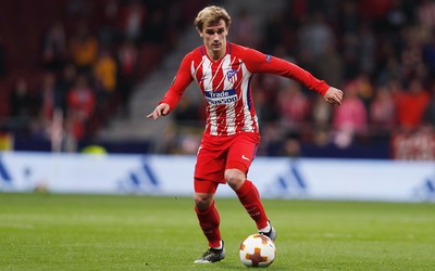 正大体育精华-什琴斯尼妻子看台抢镜成焦点